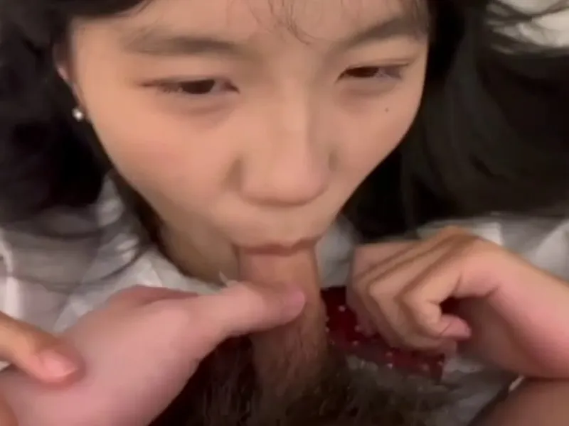 Em loli dễ thương mút của quý biến em thành con em đào nứng p2